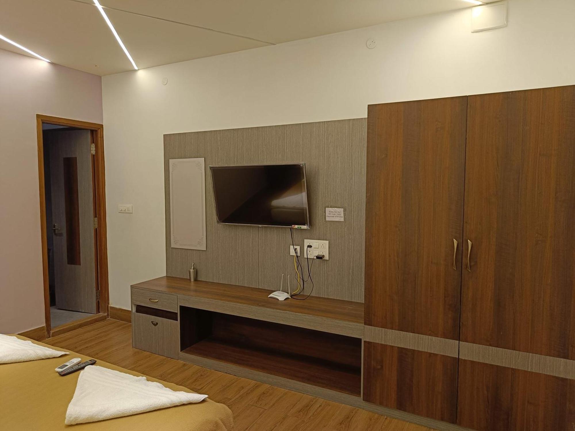 Umino Beach Resort Chennai Exterior photo